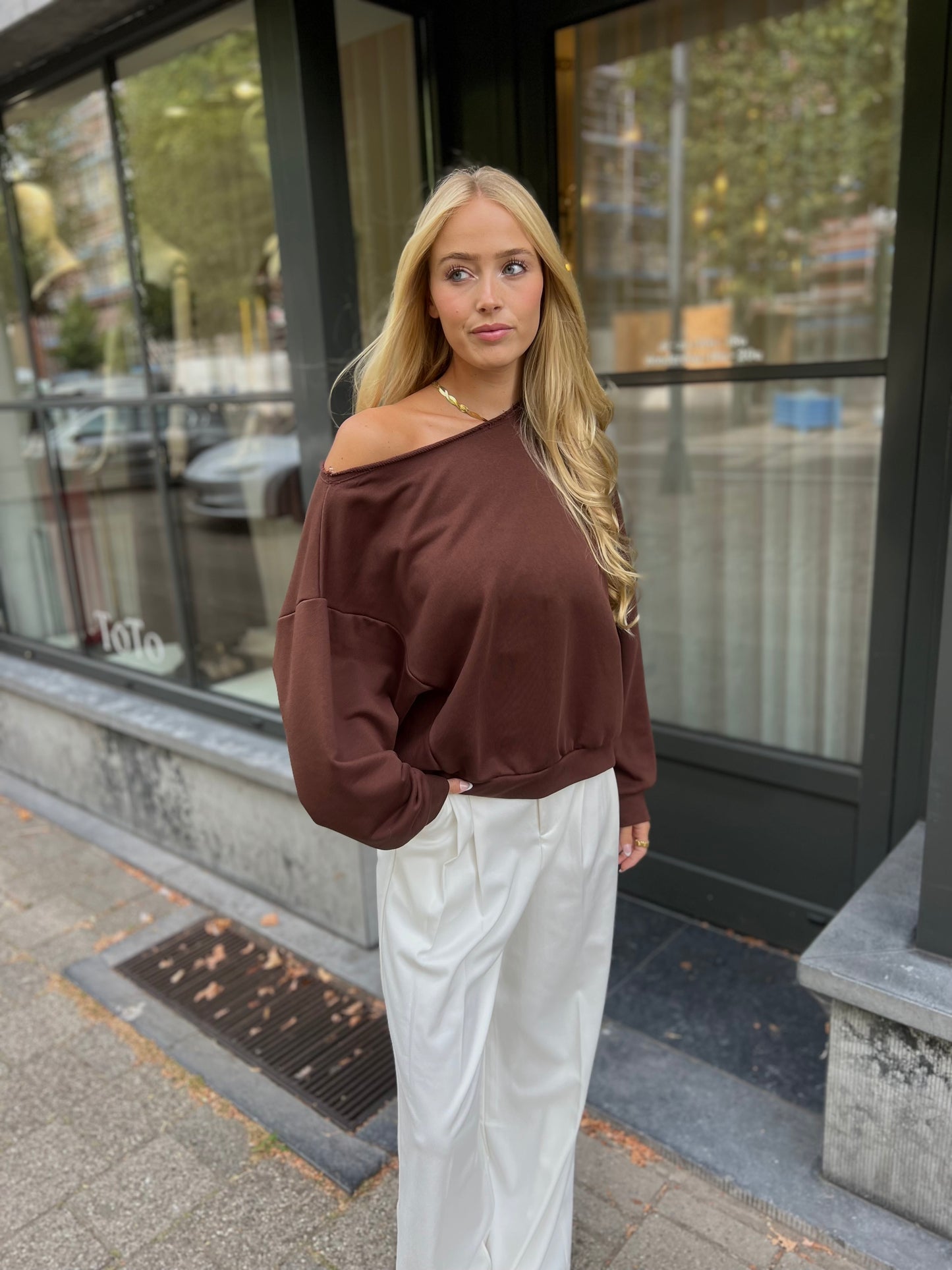 Sweater Off Shoulder - Bruin