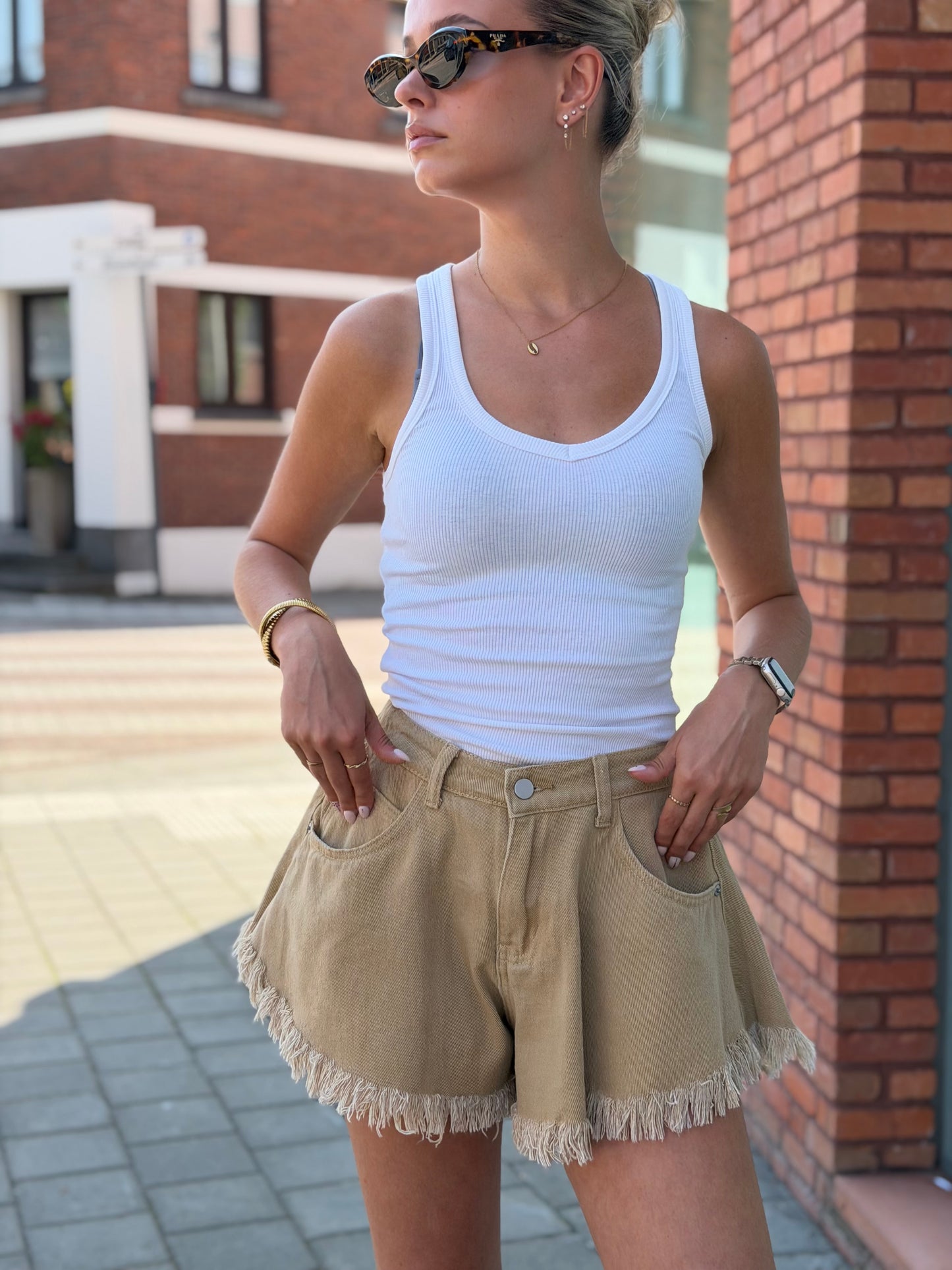 Short Ruffle - Beige