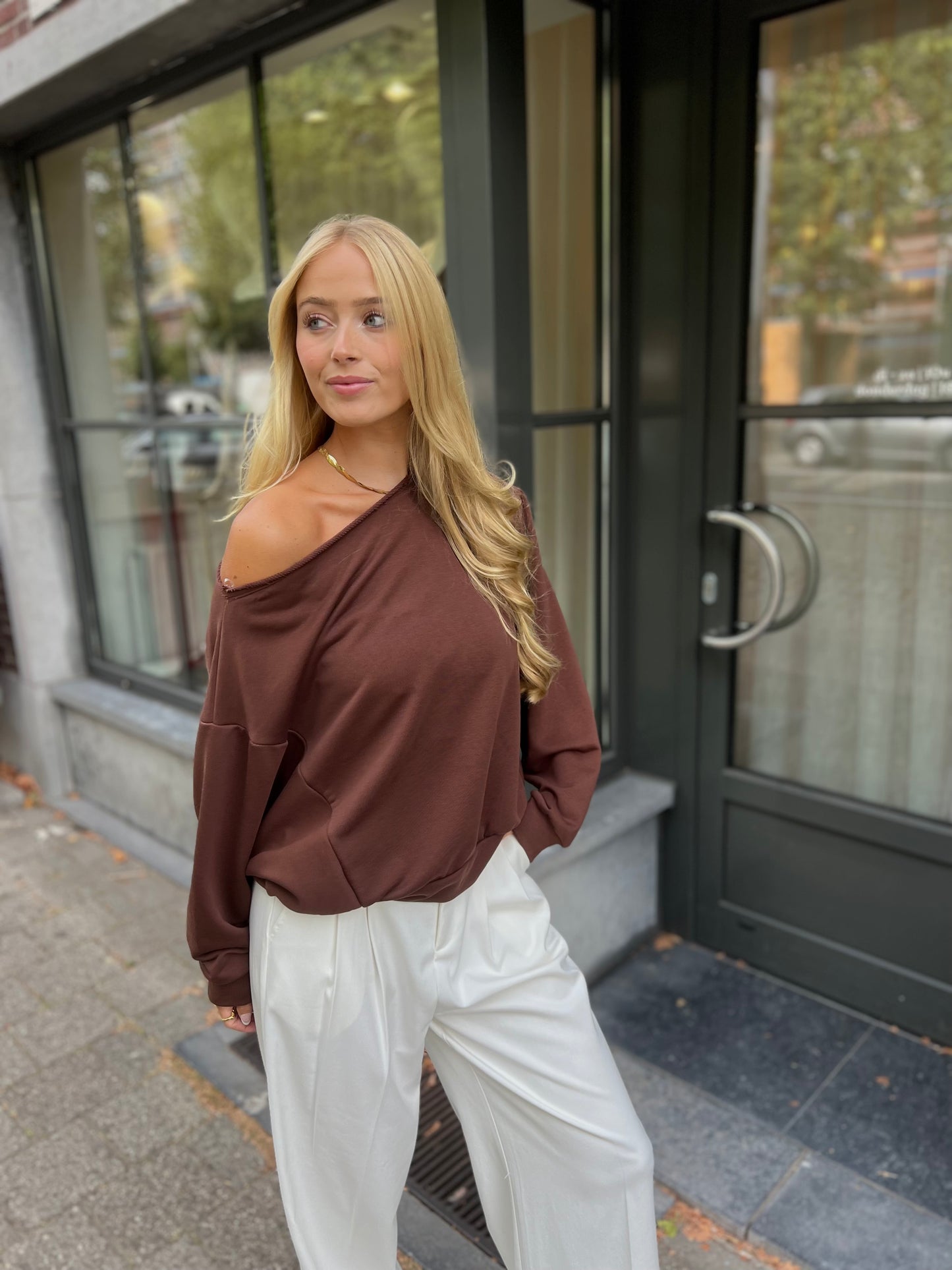 Sweater Off Shoulder - Bruin